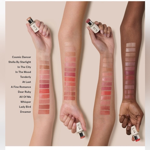 Gift set featuring 6 full-size and travel-size skincare products - Picture 7 of 9